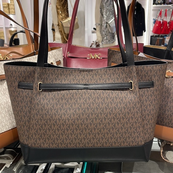 MICHAEL KORS
Reed Large Logo Belted Shoulder Tote Bag
Brown/Black 
NWT - Picture 8 of 16